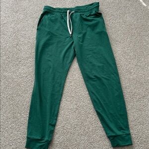 Vuori Women’s Green Joggers Size Small